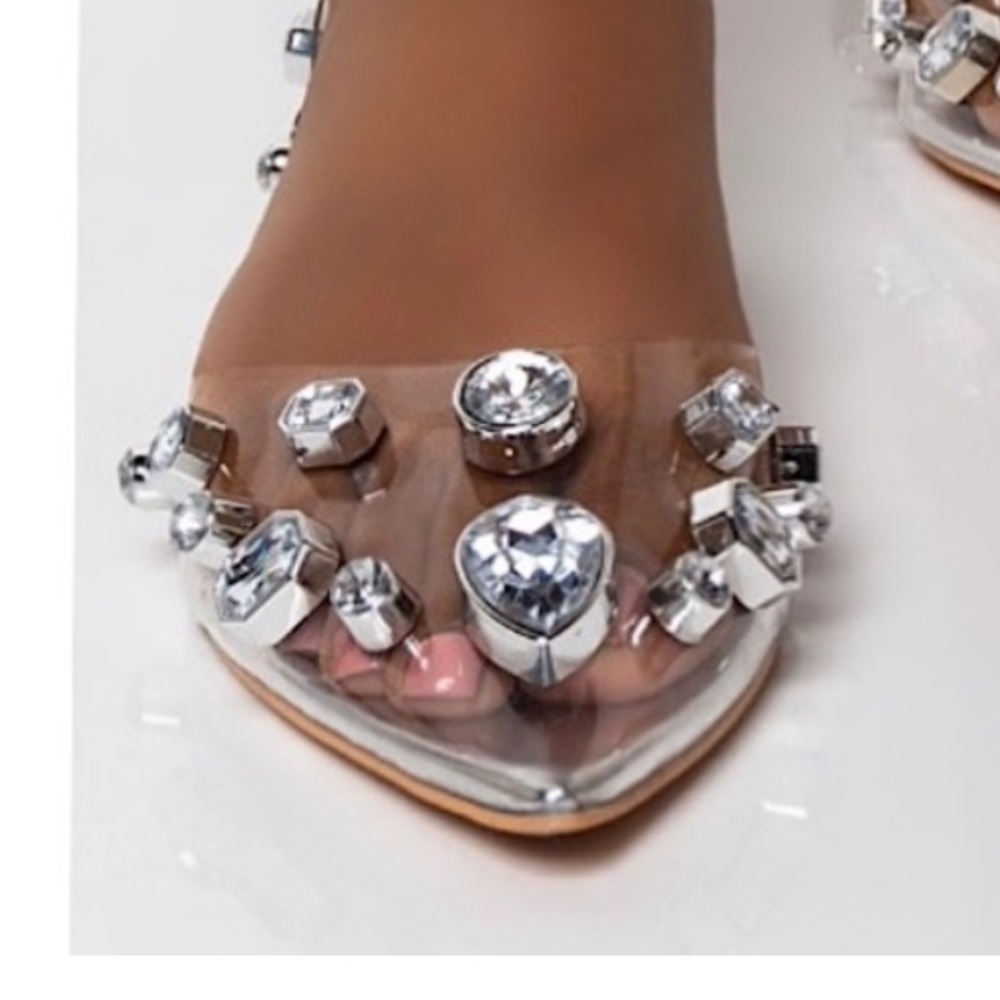 Azalea Wang Hydrate flats - Picture 5 of 5